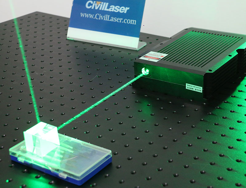 High precision 530nm±0.5nm 2.7W  Near TEM00 green laser مختبر أبحاث الليزر
